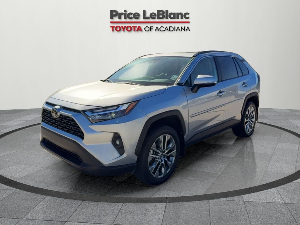 2022 Toyota RAV4 XLE Premium photo 3
