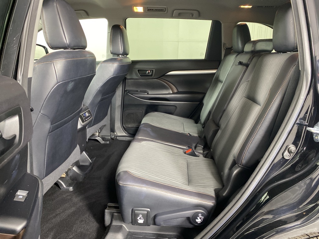 2016 Toyota Highlander LE Plus photo 21