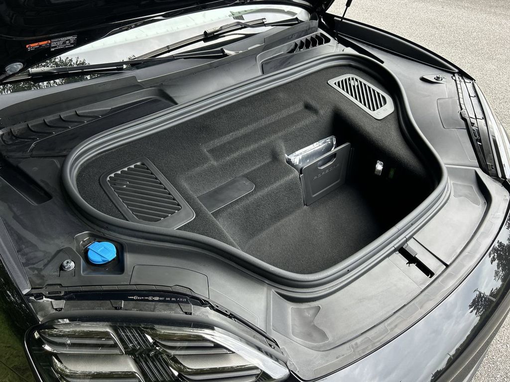 2024 Porsche Macan Electric 4 photo 28