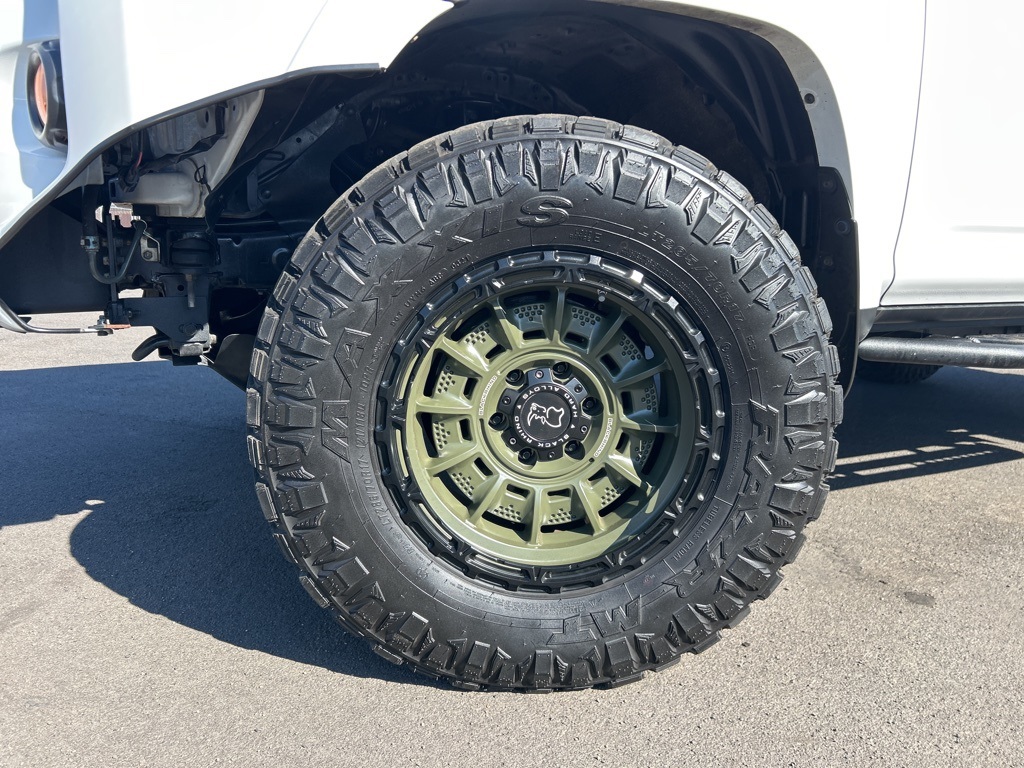 2016 Toyota 4Runner SR5 photo 2
