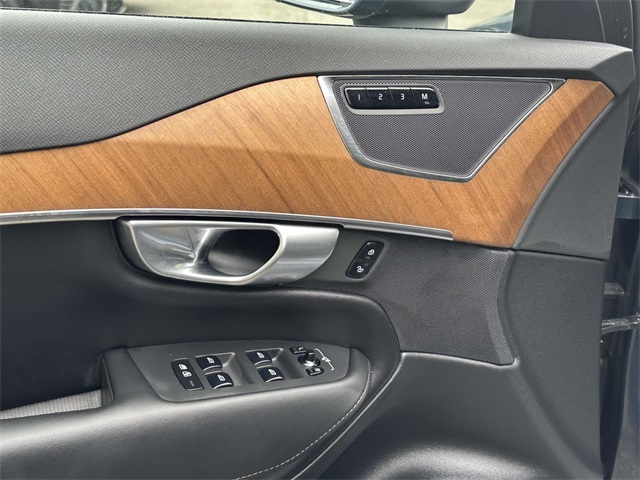 2023 Volvo XC90 B5 Plus photo 10