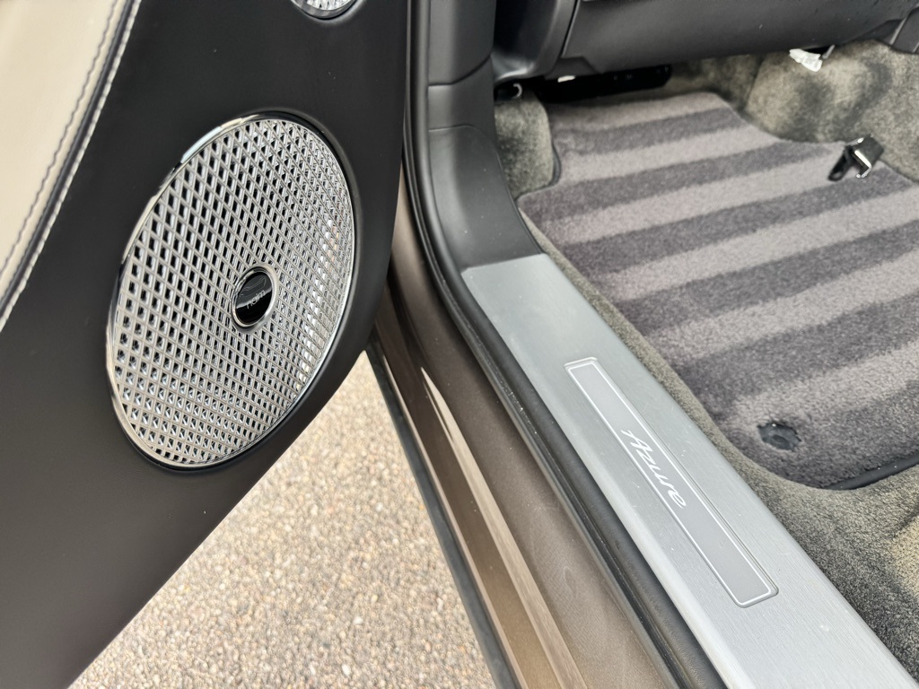 2023 Bentley Bentayga EWB photo 5