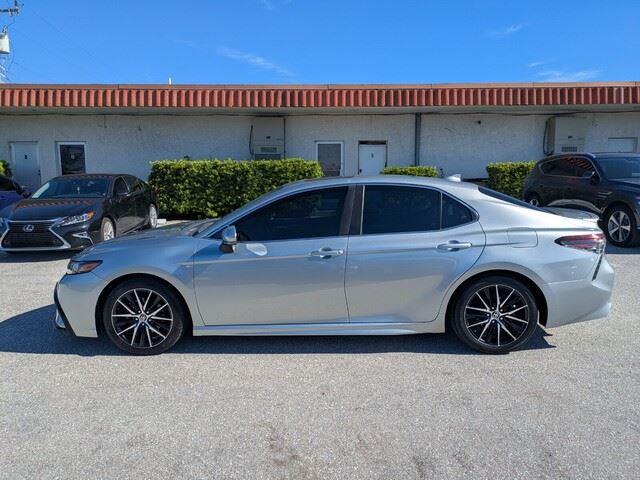 2021 Toyota Camry SE photo 2