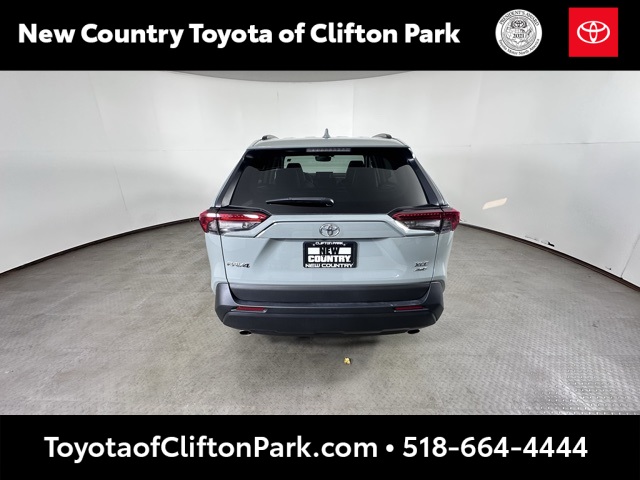 2022 Toyota RAV4 XLE Premium photo 4