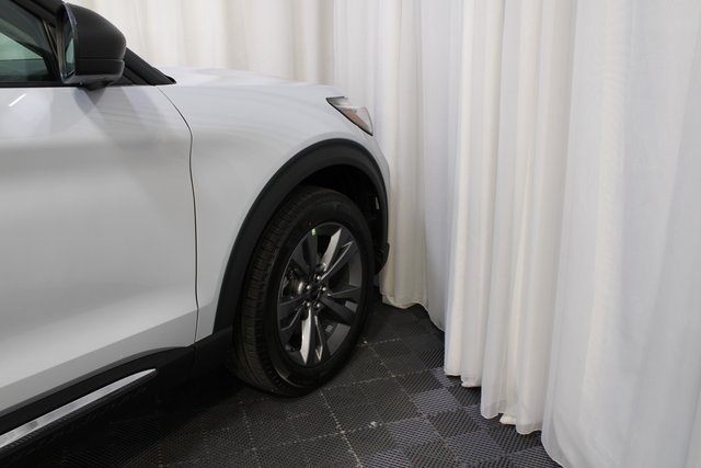 2025 Ford Explorer photo 9