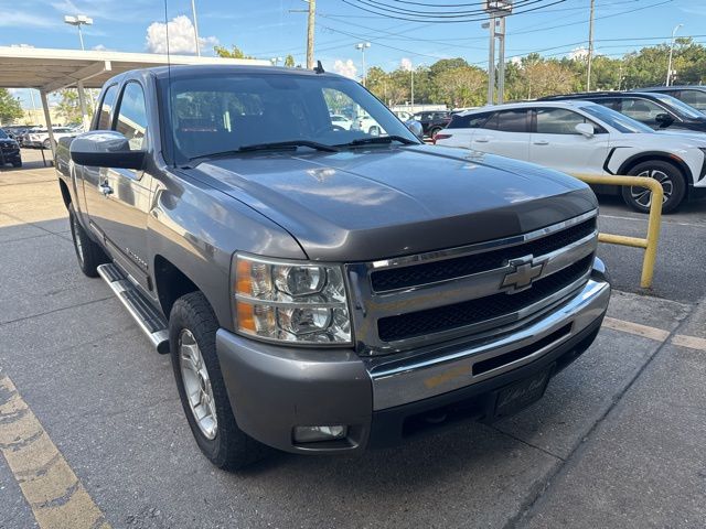 2011 Chevrolet Silverado 1500 LT photo 4
