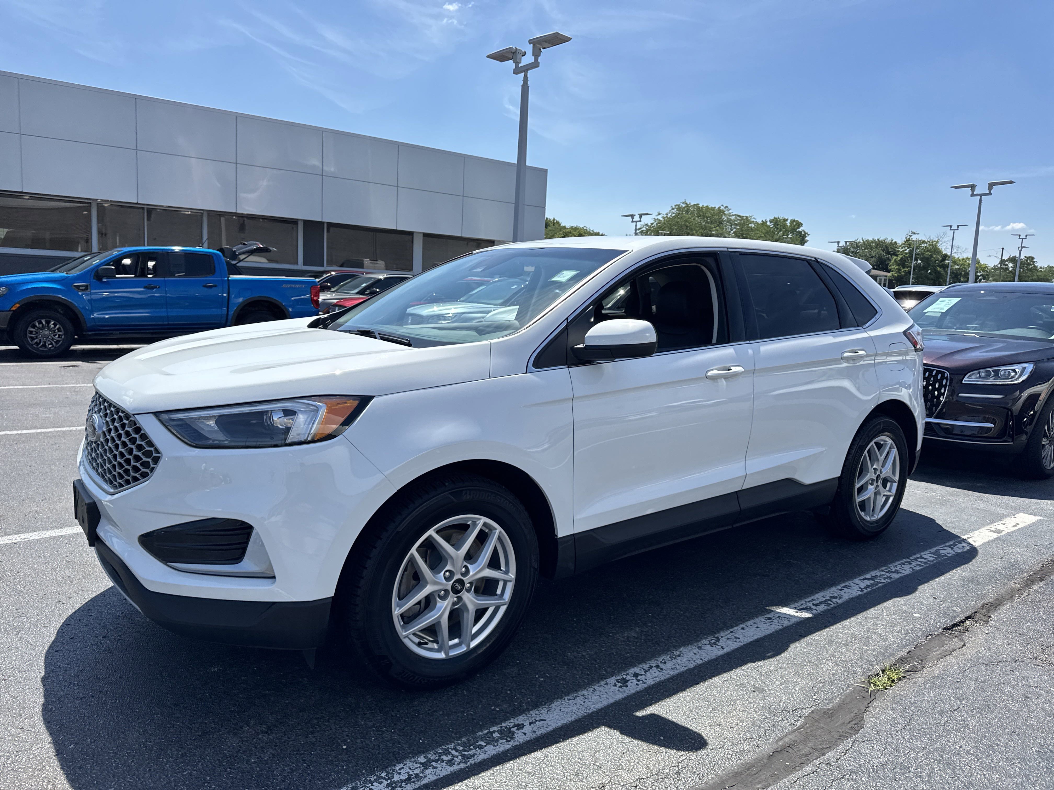 2024 Ford Edge SEL photo 3