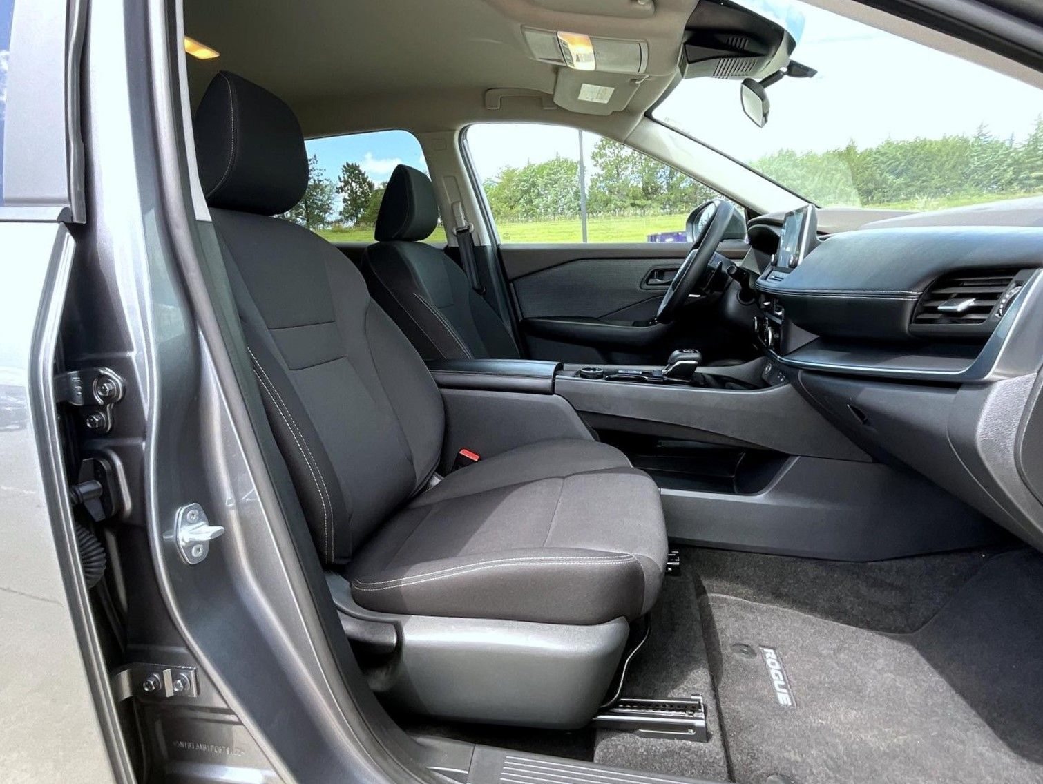 2023 Nissan Rogue S photo 16