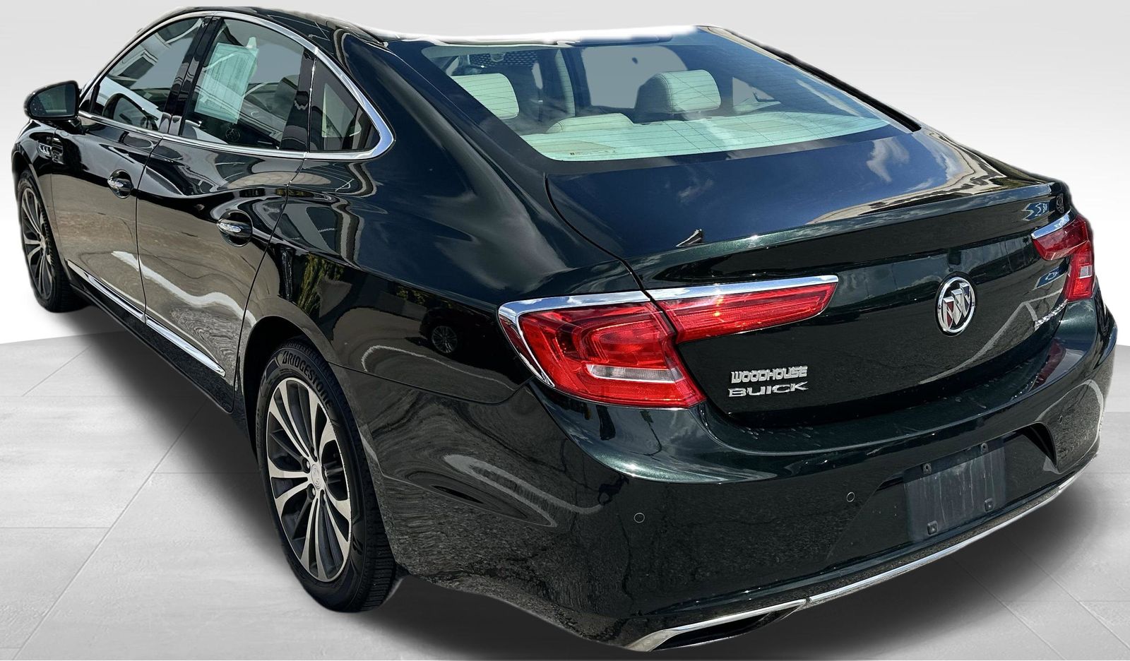 2017 Buick LaCrosse Preferred photo 2