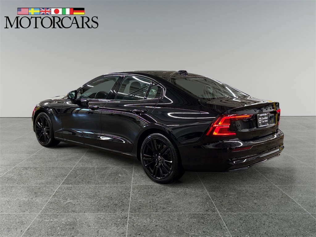 2023 Volvo S60 B5 Plus Black Edition photo 5