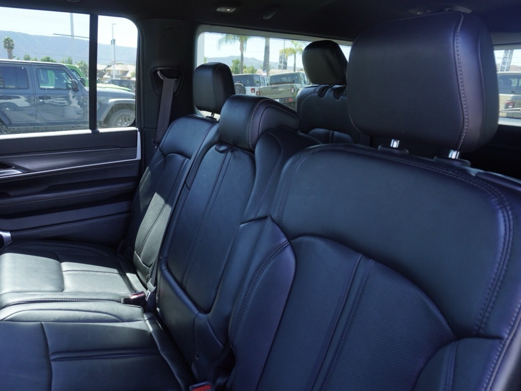 2023 Jeep Wagoneer L Series II photo 18