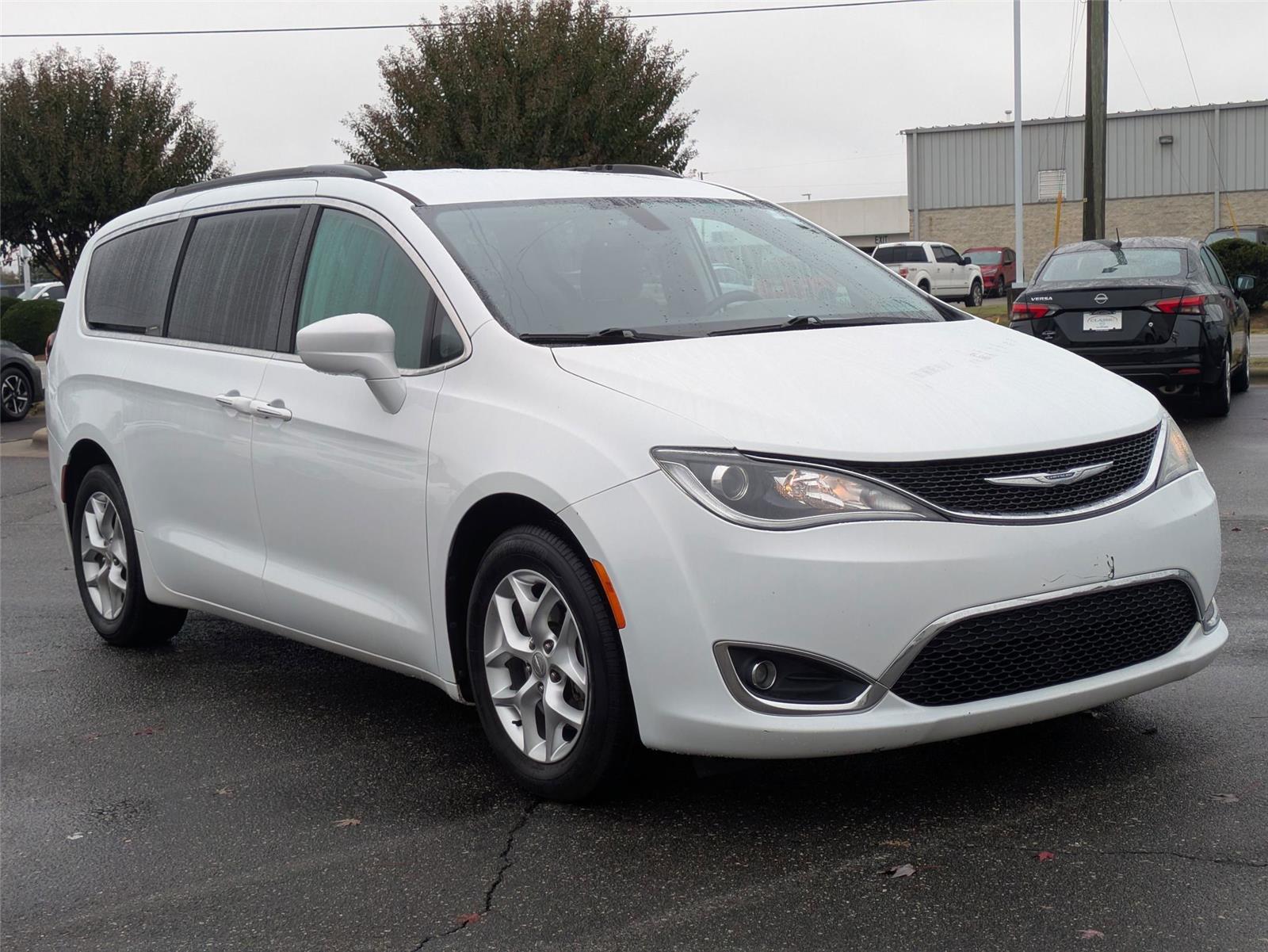 2020 Chrysler Pacifica Touring photo 2