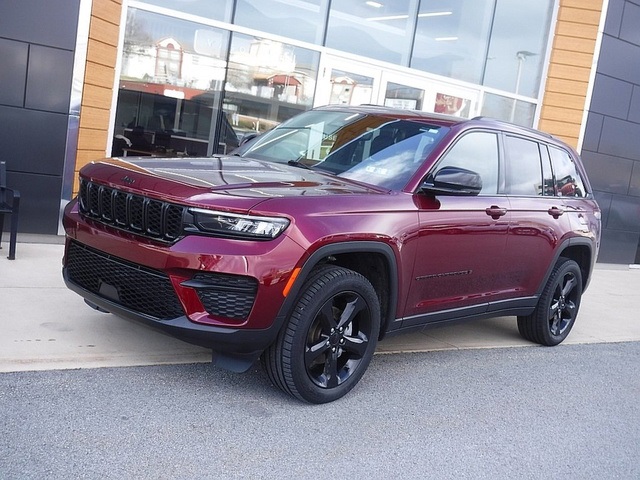 2023 Jeep Grand Cherokee Altitude's photo