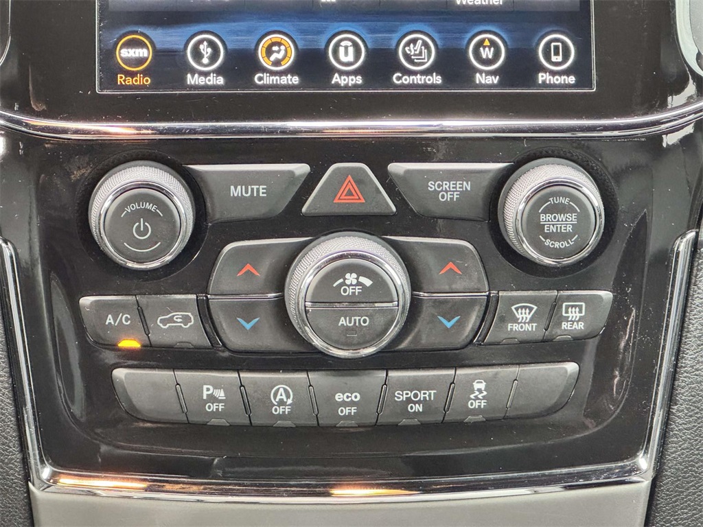 2019 Jeep Grand Cherokee Altitude photo 18