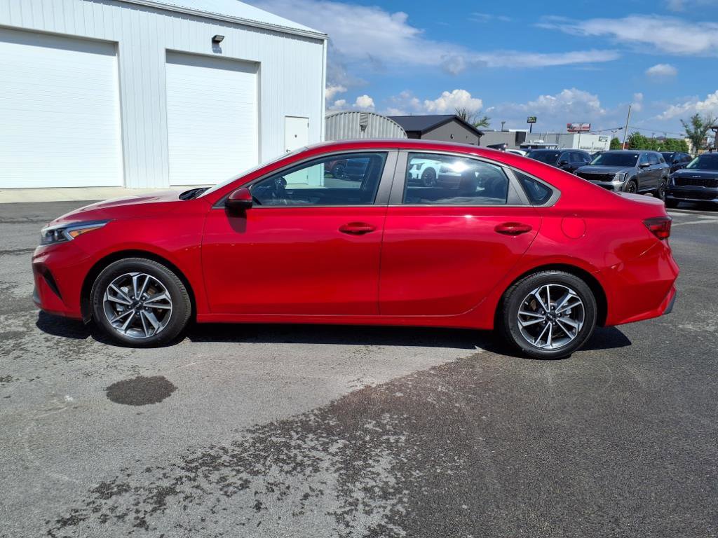 2023 Kia Forte LXS photo 3