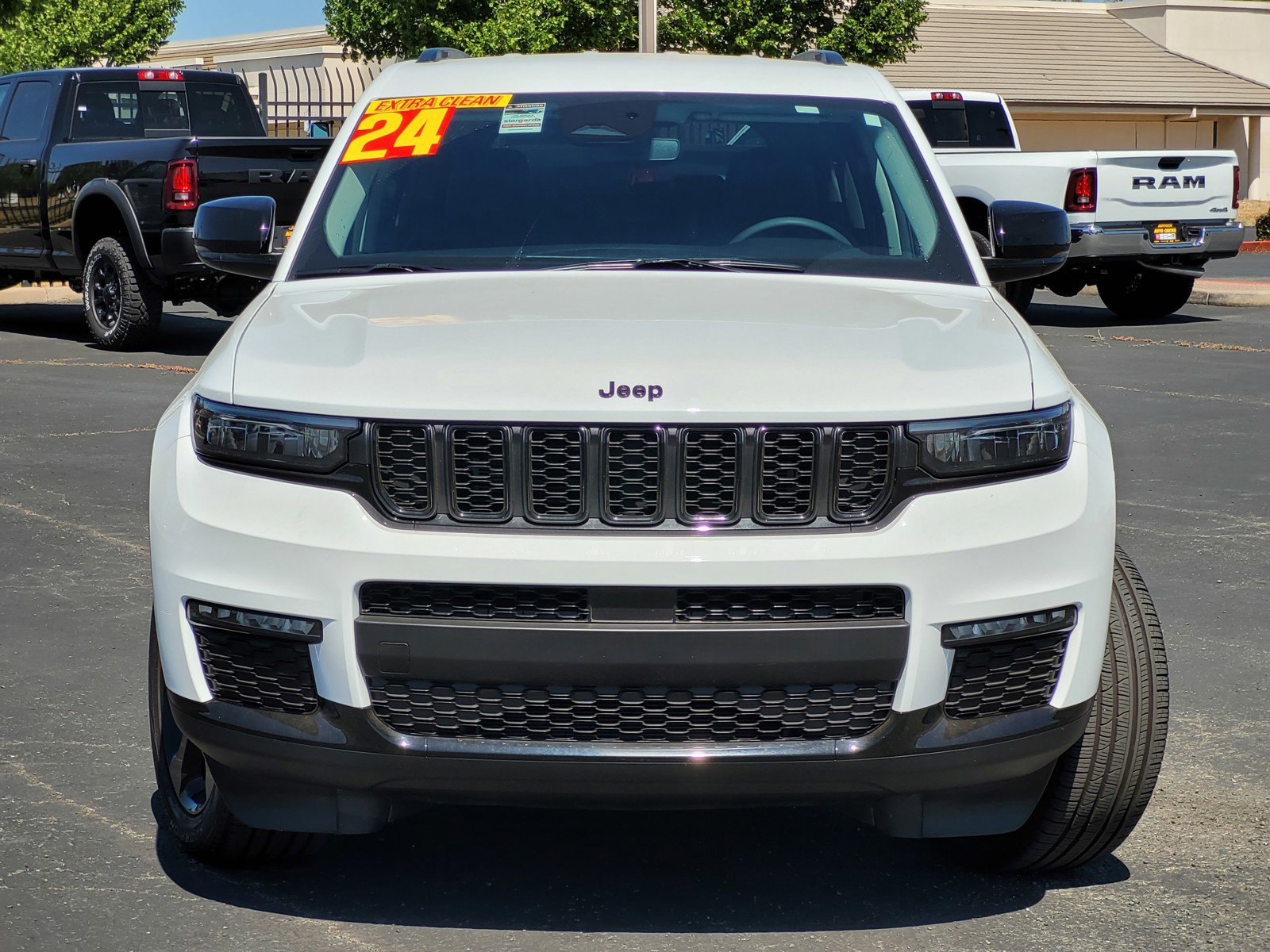 2024 Jeep Grand Cherokee Limited photo 2