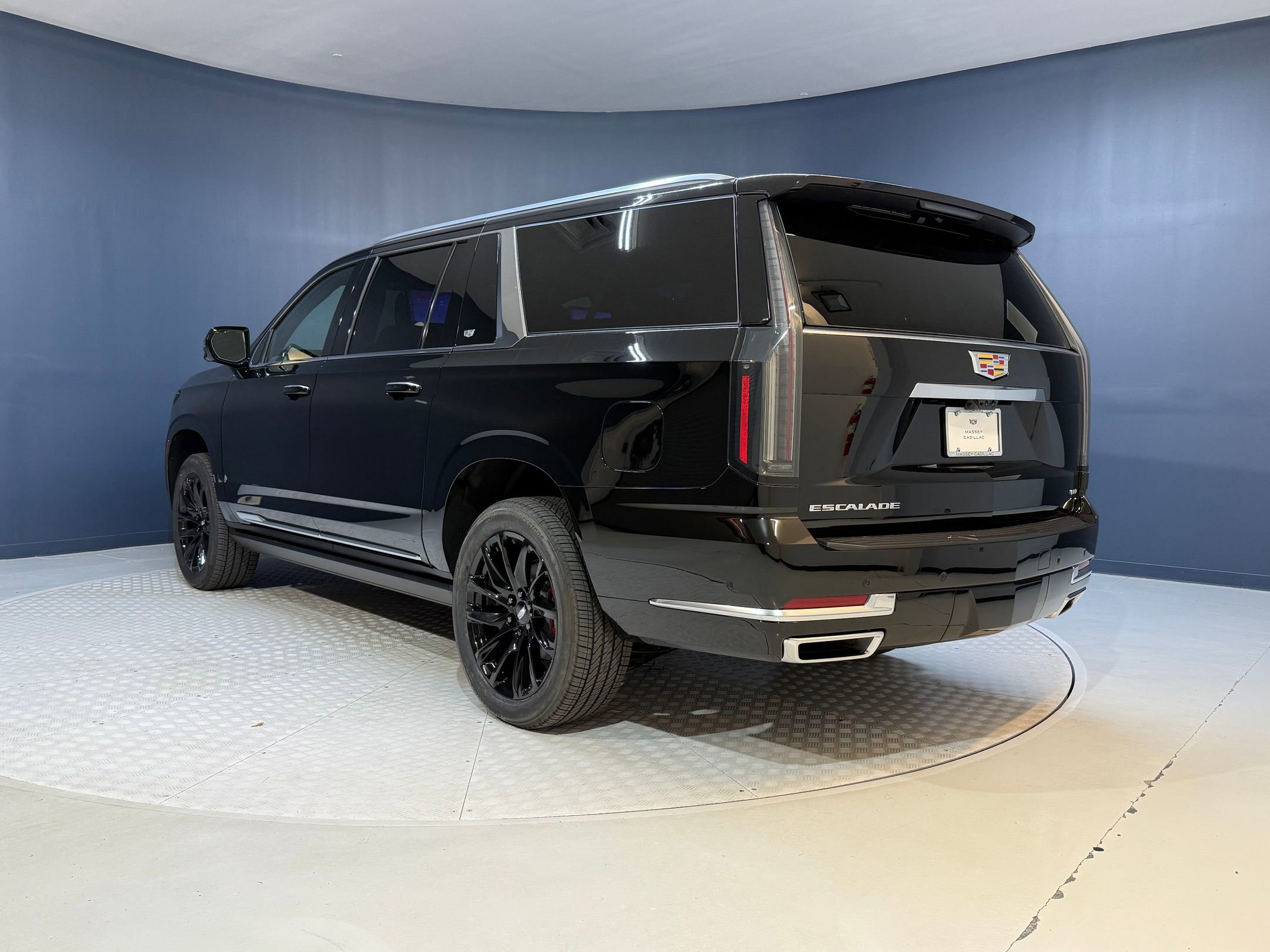 2025 Cadillac Escalade ESV Premium Luxury photo 2
