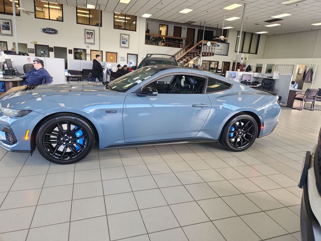 2024 Ford Mustang GT Premium photo 4