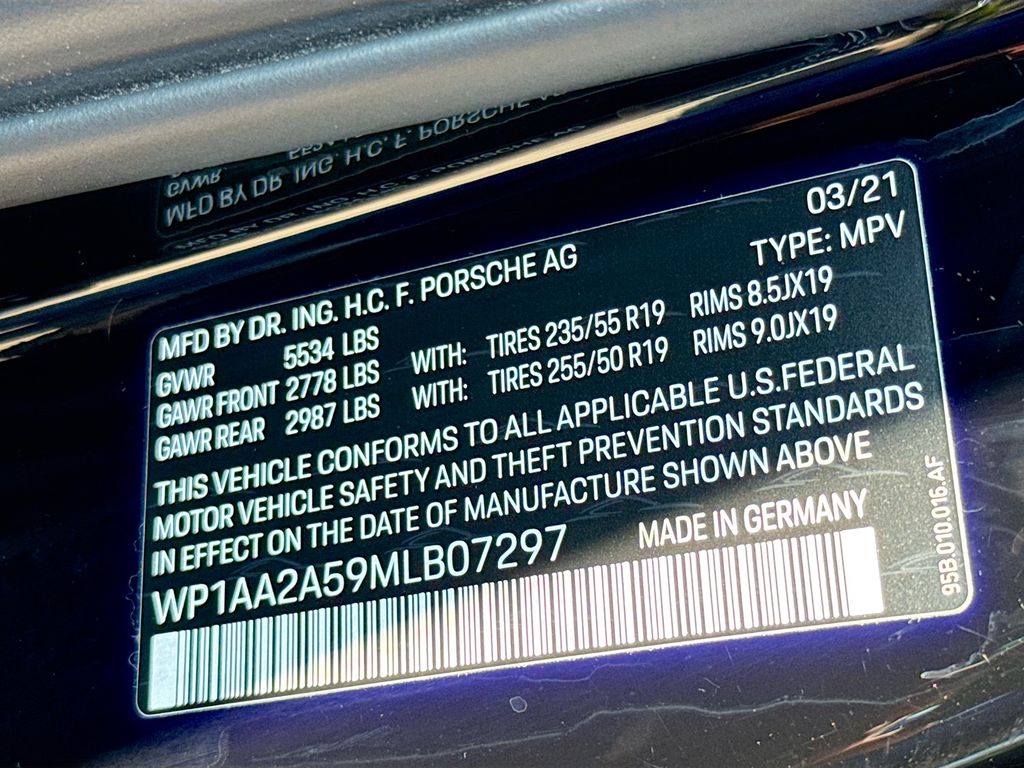 2021 Porsche Macan Base photo 16