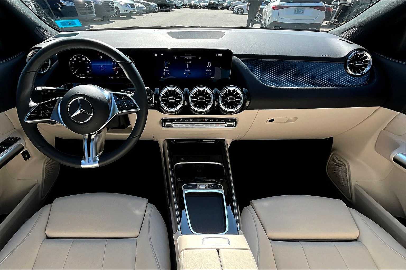 2025 Mercedes Benz GLA 250 4MATIC photo 13