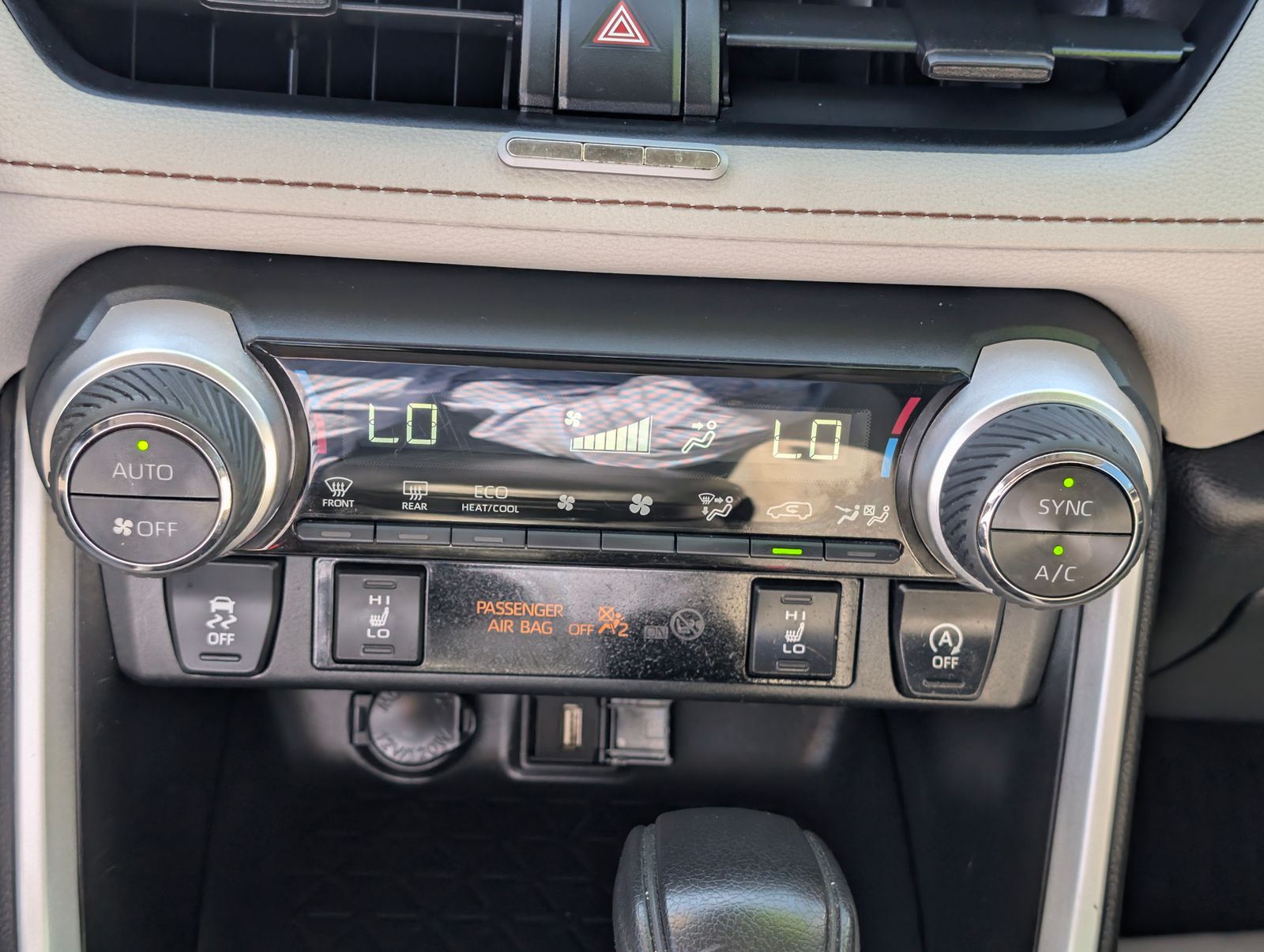 2020 Toyota RAV4 XLE photo 20