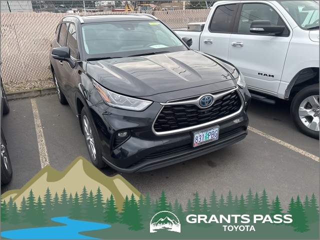2023 Toyota Highlander Limited's photo