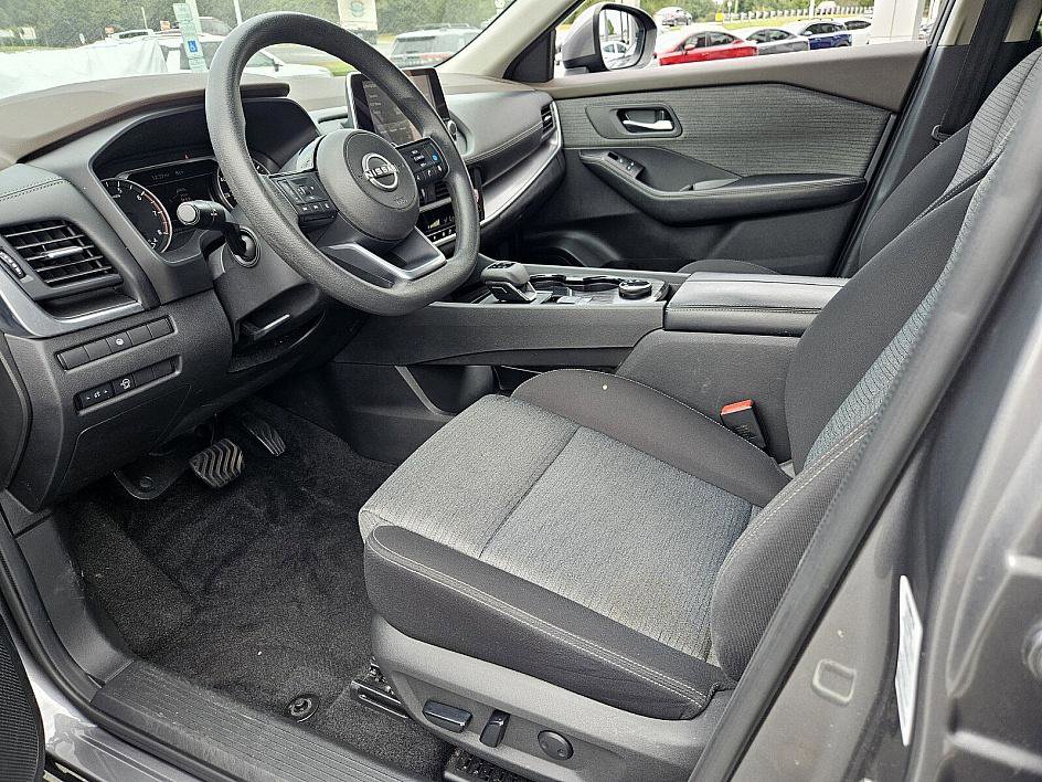2023 Nissan Rogue SV photo 7