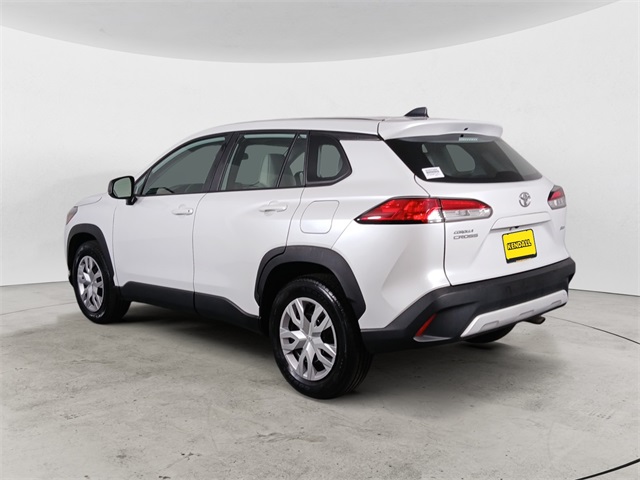 2022 Toyota Corolla Cross L photo 2