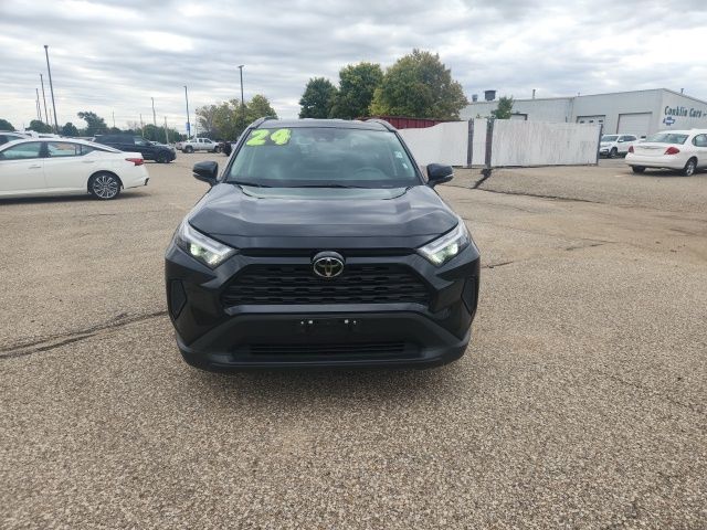 2024 Toyota RAV4 XLE photo 4