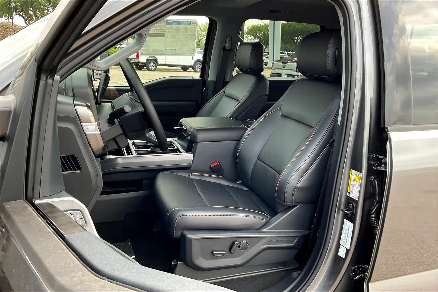 2025 Ford F-250 Lariat photo 9