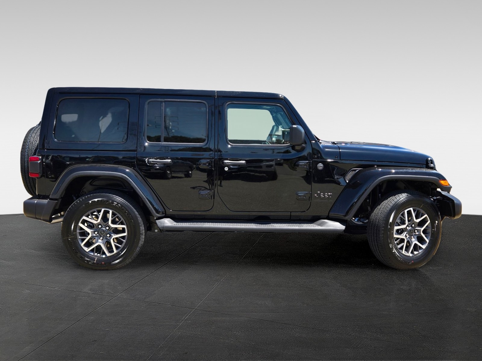 2025 Jeep Wrangler Sahara photo 3
