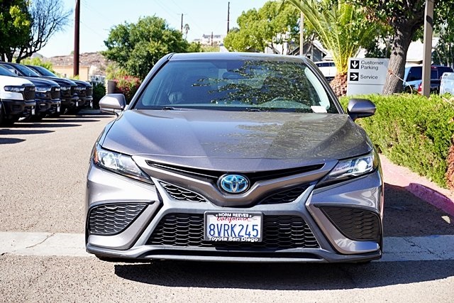 2021 Toyota Camry Hybrid SE photo 4