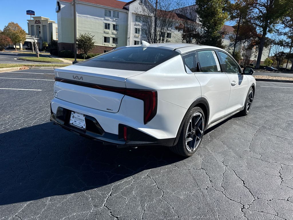 2025 Kia K4 GT-Line photo 2