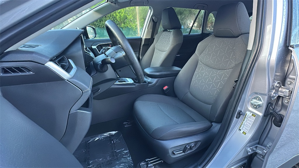 2023 Toyota RAV4 XLE photo 23