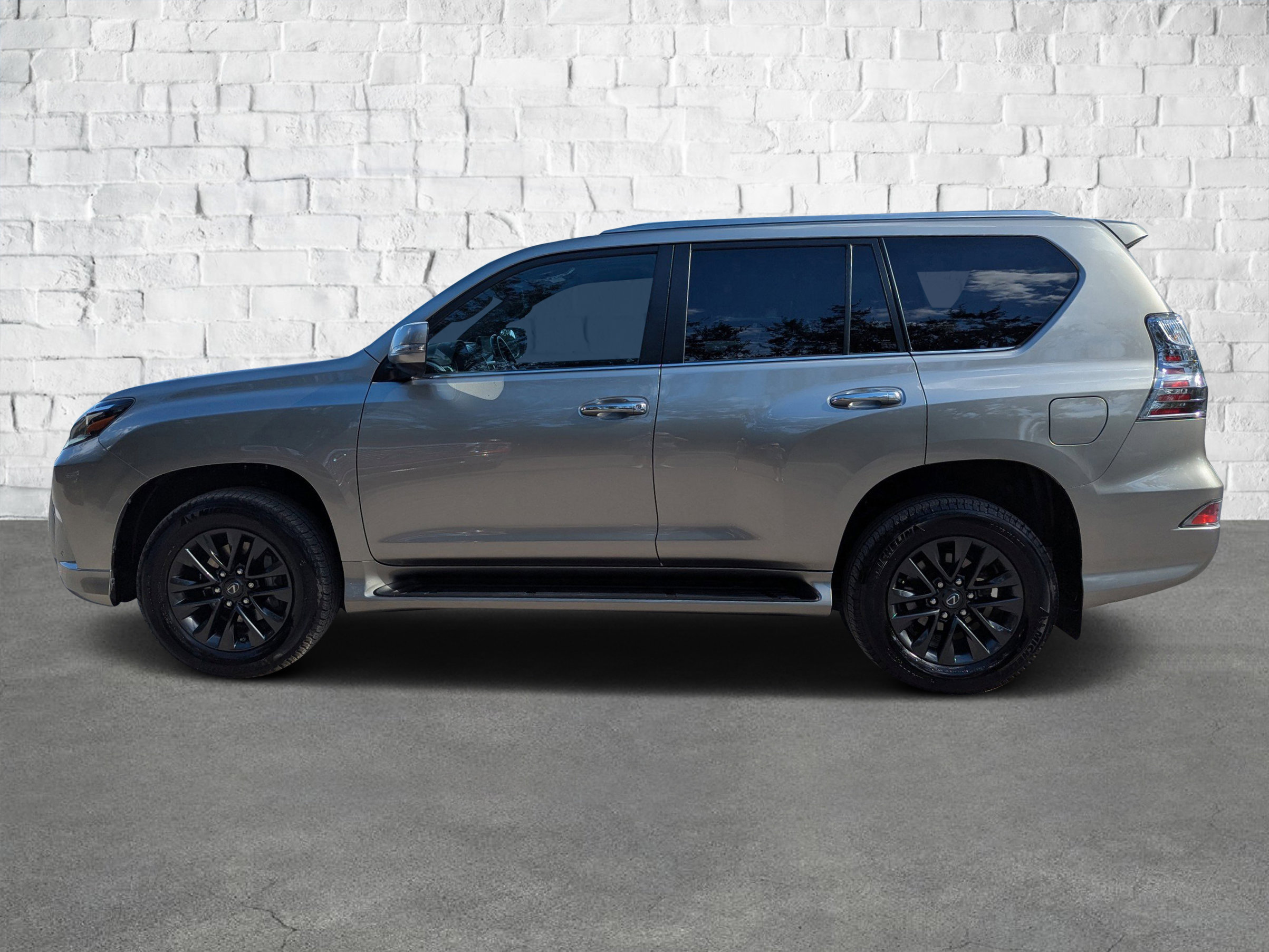 2023 Lexus GX Premium photo 5