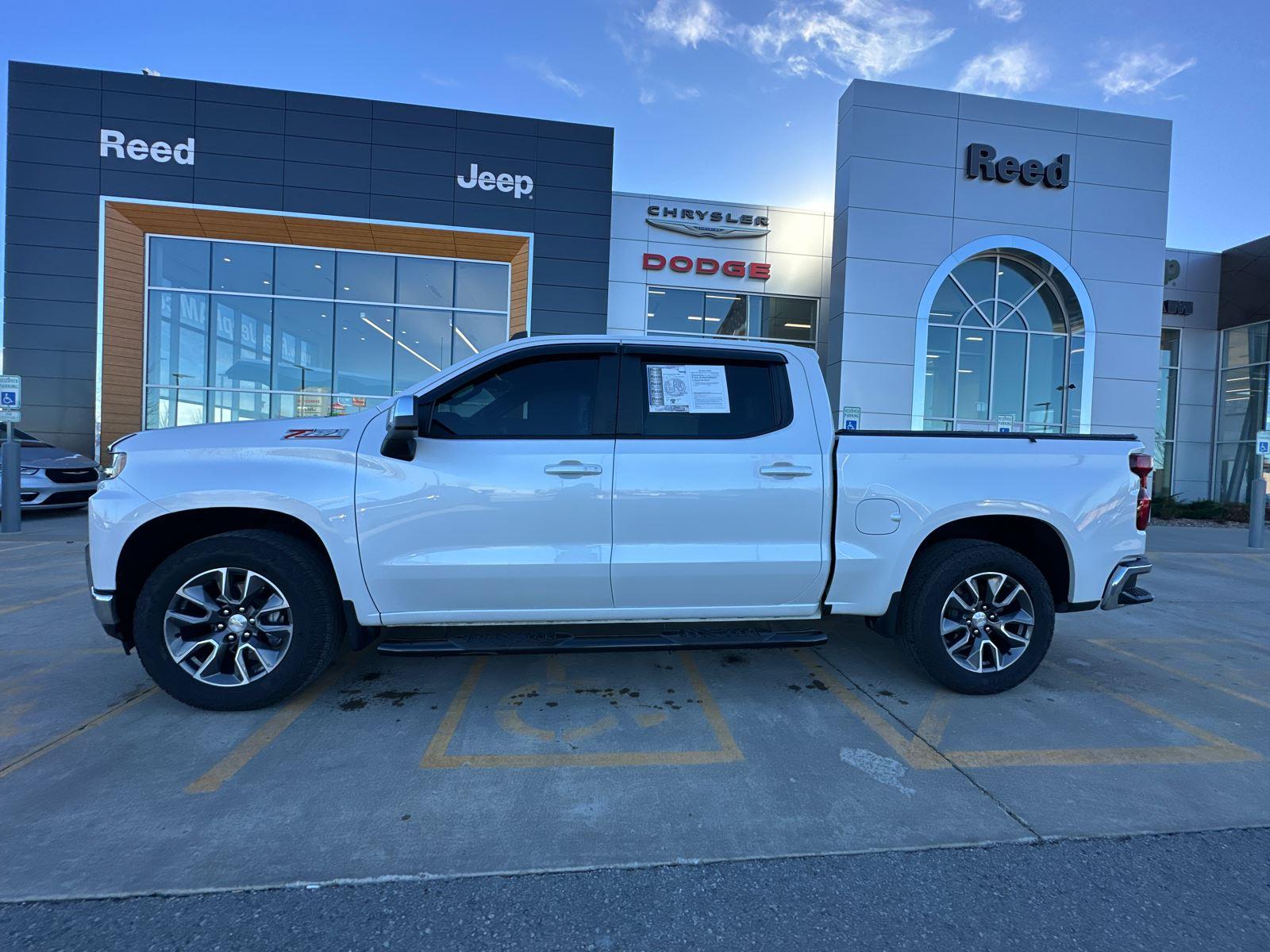 Used 2020 Chevrolet Silverado 1500 LT with VIN 3GCUYDED9LG423320 for sale in Kansas City