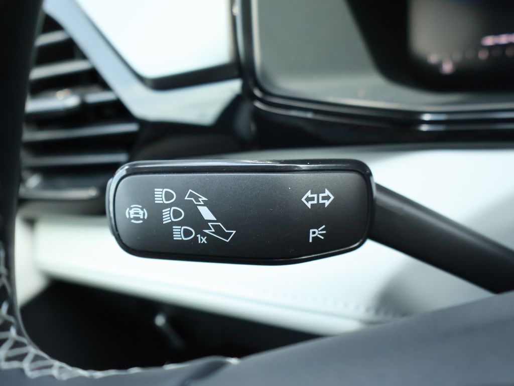 2025 Volkswagen Taos S photo 38