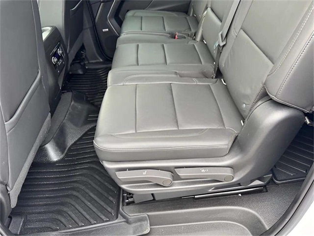 2022 Chevrolet Suburban LT photo 10