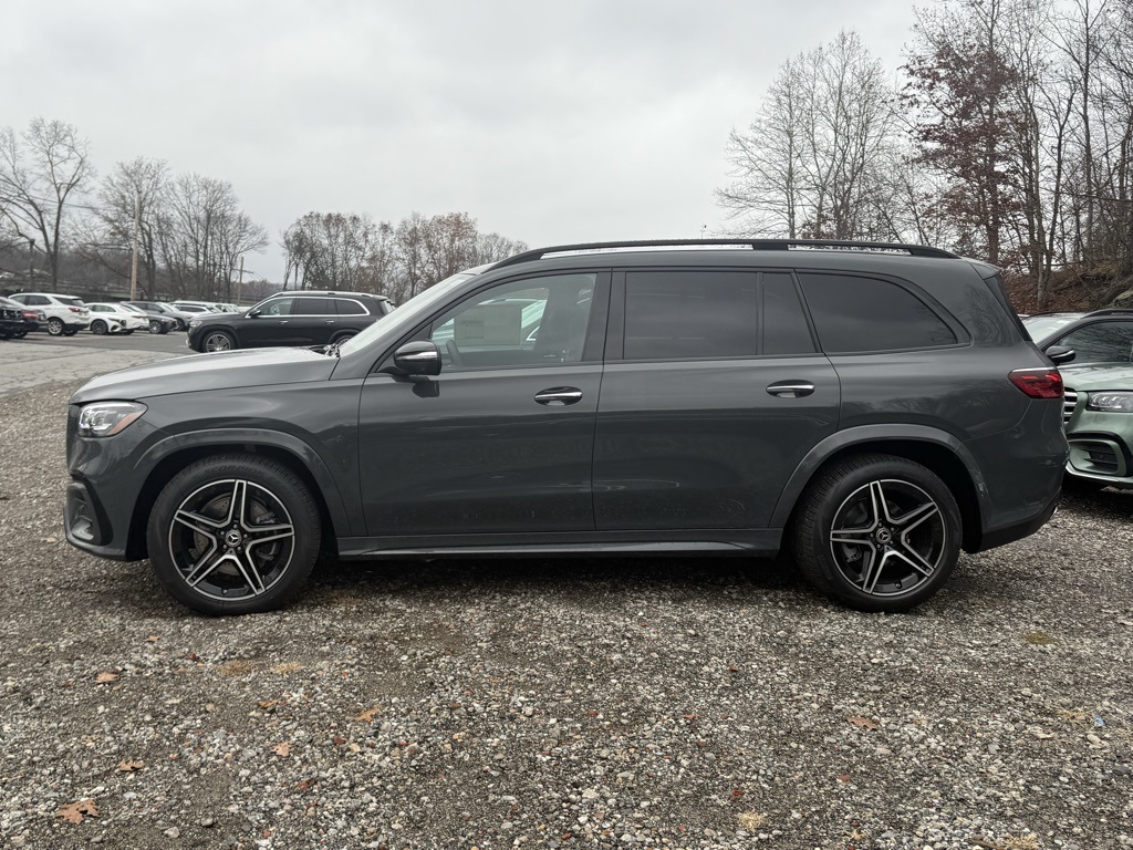 2026 Mercedes Benz GLS 450 4MATIC photo 4