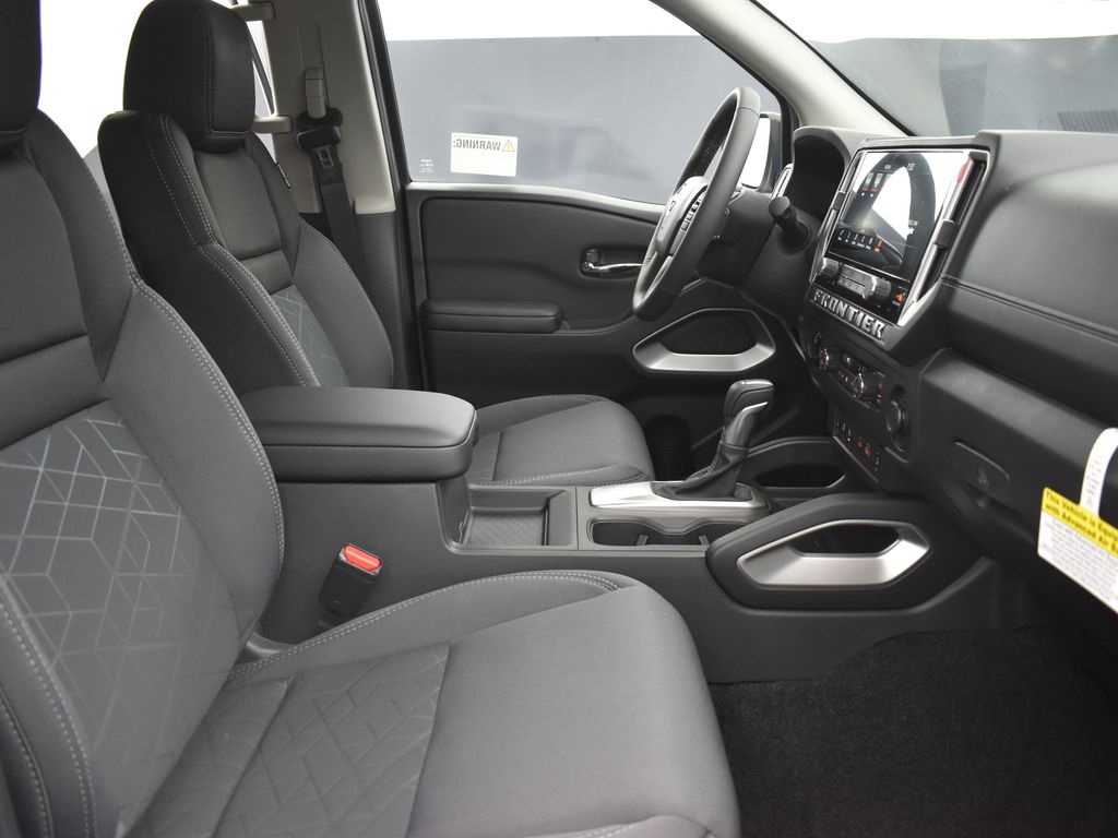 2025 Nissan Frontier SV photo 17