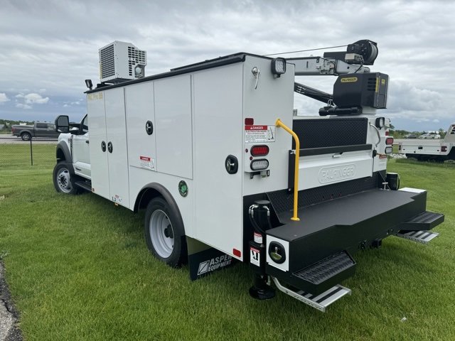 2024 Ford F-550 XL photo 2