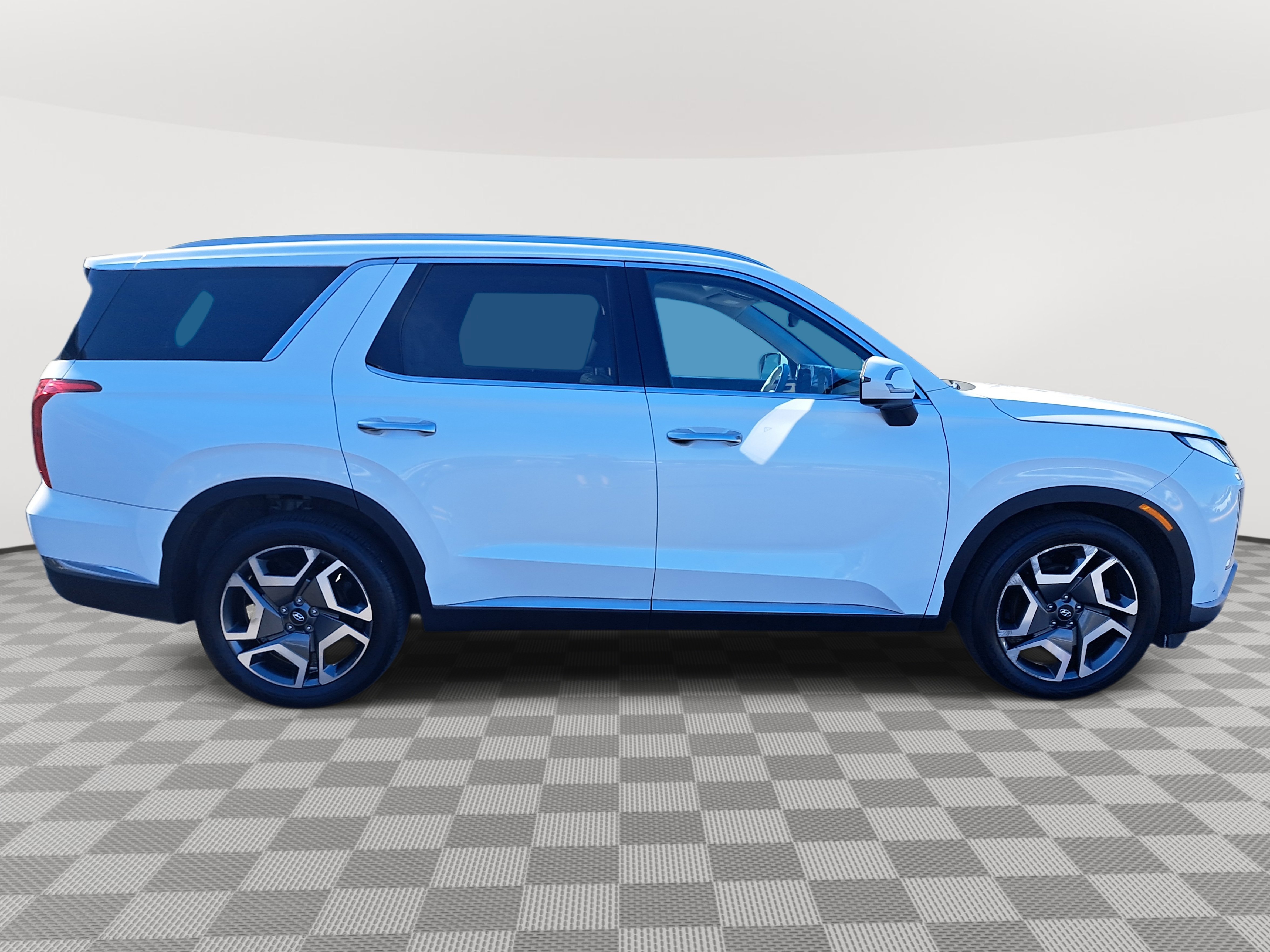 2023 Hyundai Palisade Limited photo 3