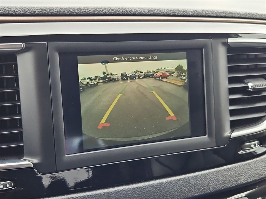 2019 Chrysler Pacifica Touring L photo 18