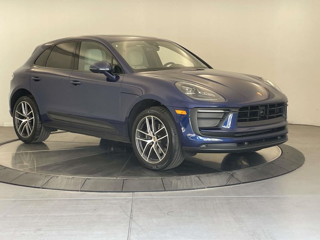 2024 Porsche Macan Base photo 9