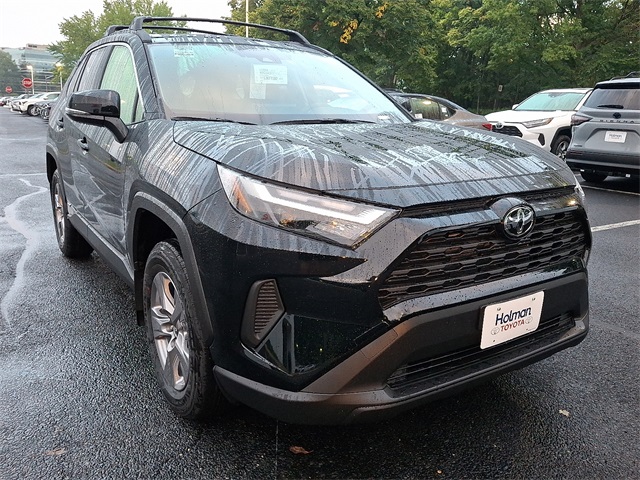 2025 Toyota RAV4 Hybrid XLE photo 2