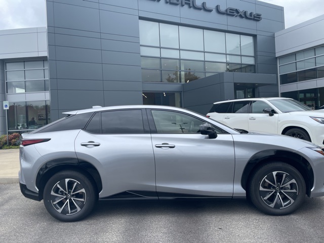 2024 Lexus RZ 450e Premium photo 3