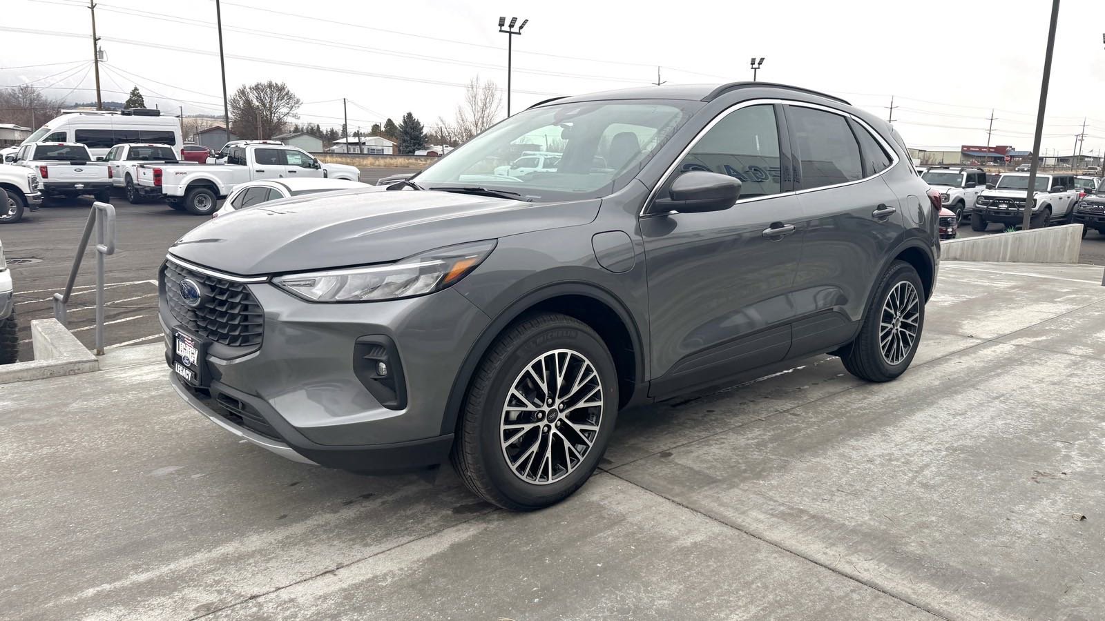2025 Ford Escape Plug-In Hybrid photo 3