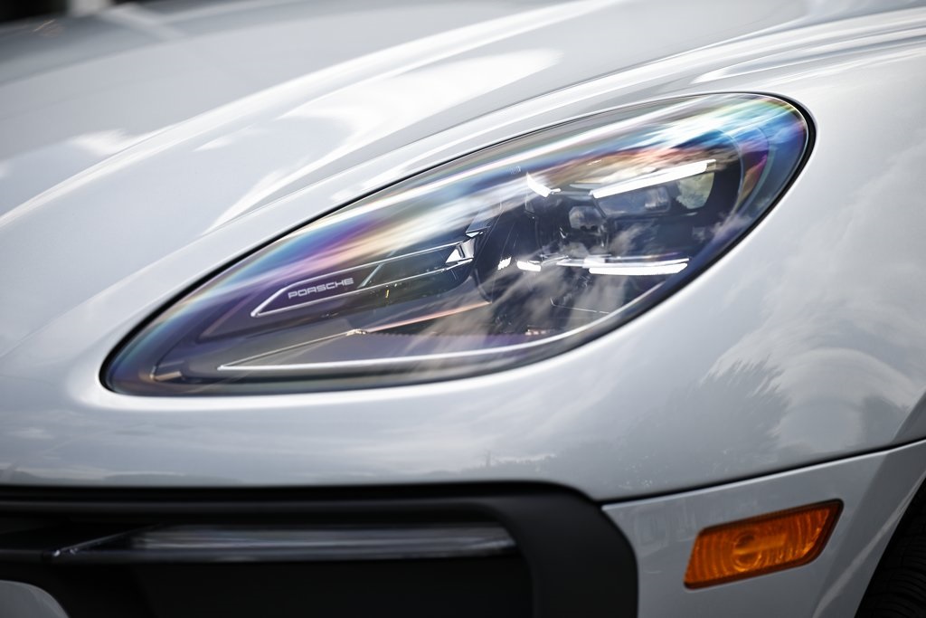 2024 Porsche Macan T photo 10