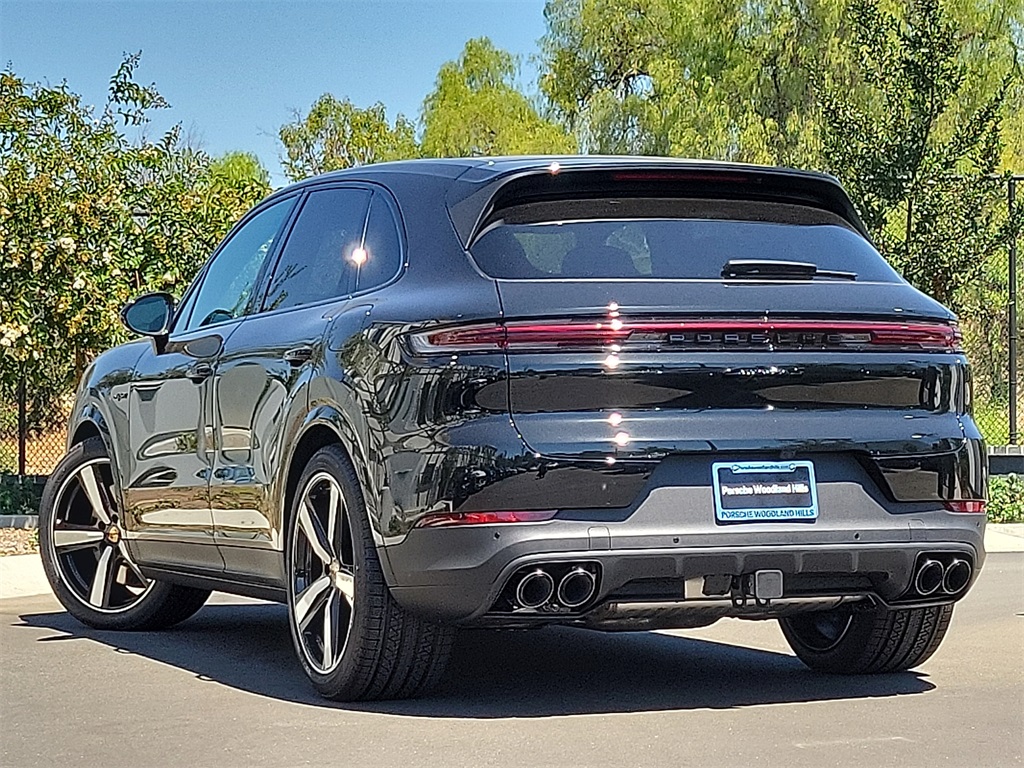 2025 Porsche Cayenne E-Hybrid S photo 3
