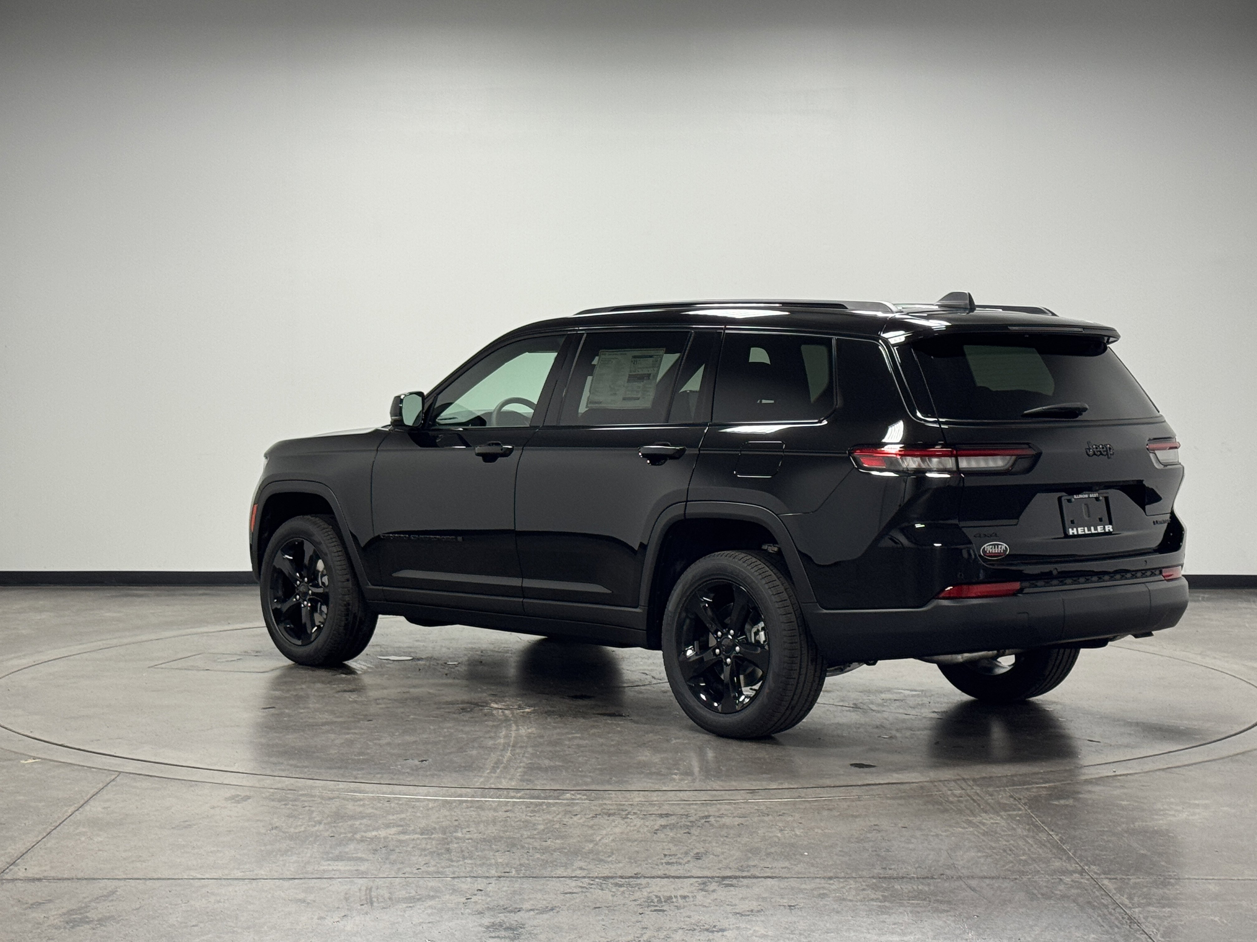 2025 Jeep Grand Cherokee Limited photo 3
